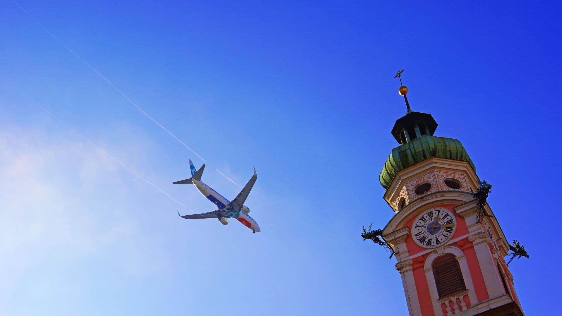 Navigating Time Zones: How Airlines Schedule Flights Worldwide