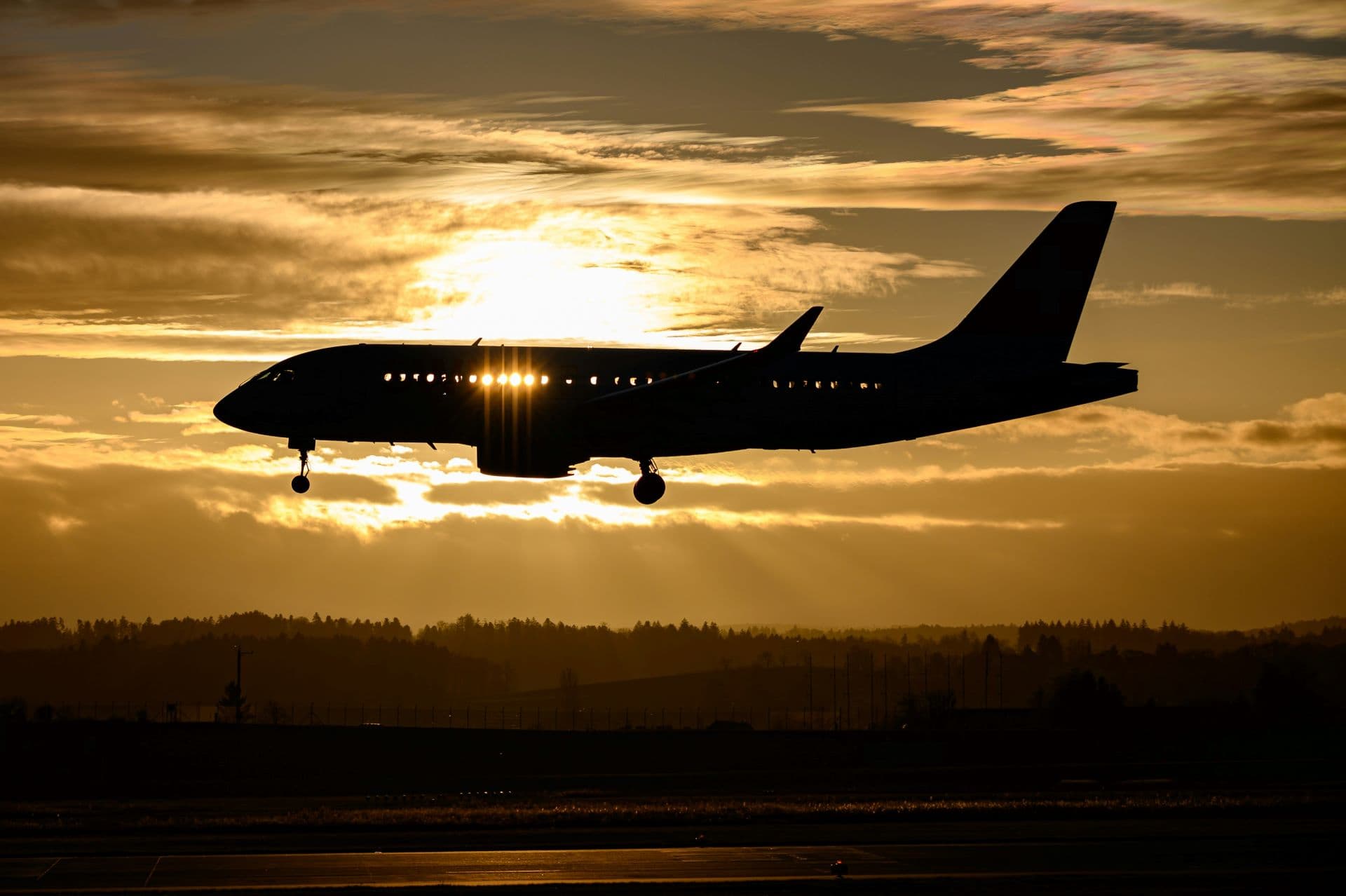 Seasonal Airline Promotions for Holiday Tourism: How Airlines Maximise Festive Travel Peaks